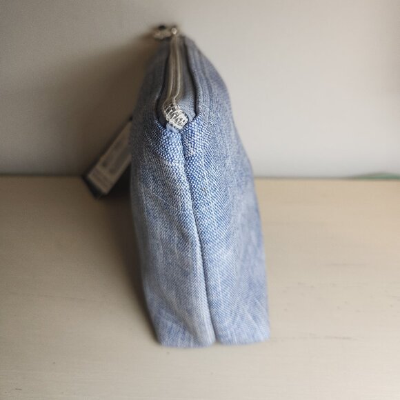 Bebe- NWT-Travel Bag with mini sized bottles! - Picture 8 of 9